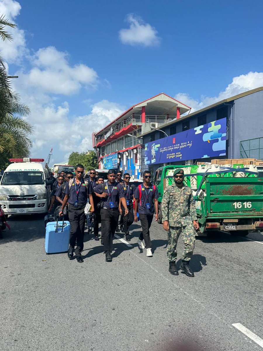 އަމިއްލަ ނަފުސަށް އިތުބާރުކުރާ، ޢަޤީދާ ވަރުގަދަ، ރޫޙާނީ އަދި ޖިސްމާނީ ގޮތުން ދުޅަހެޔޮ، ޤައުމިއްޔަތަށް ލޯބިކުރާ، ޒިންމާދާރު،  ރައްޔިތެއް ބިނާކުރުމަށް ސަރުކާރުން ފަށާފައިވާ ދިވެހި ވަޠަނީ ޚިދުމަތުގެ އިނީޝަލް ތަމްރީނު ފުރިހަމަ ކުރި ޒުވާނުންގެ ތެރެއިން، ދިވެހި ވަޠަނީ ޚިދުމަތުގެ ފަންނީ