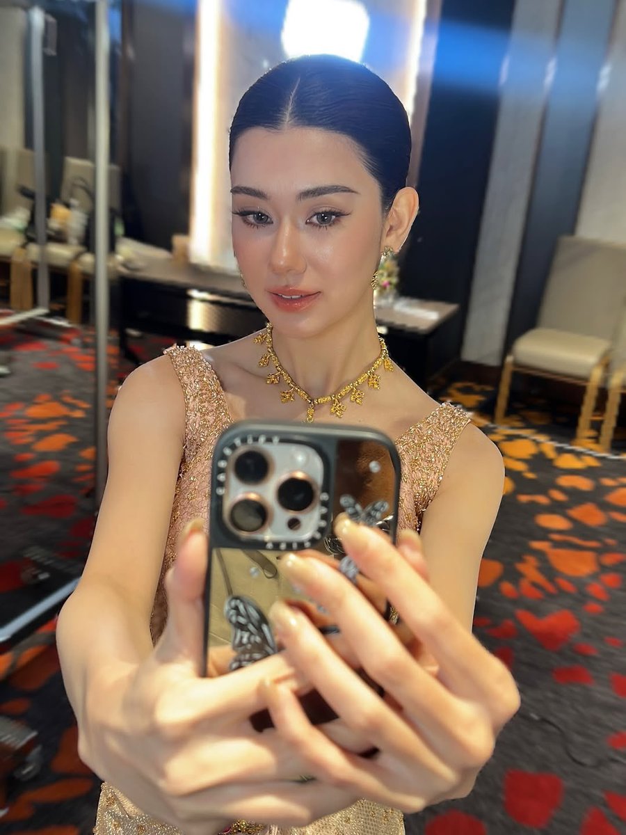 พี่เล่นสวยไม่แบ่งใครเลยฮะ!🫠🫠🫠

ROYAL THAI AESTHETIC
#ชุดไทยพระราชนิยมXลีน่าหมิว 
#lalinalena #ลีน่าลลินา