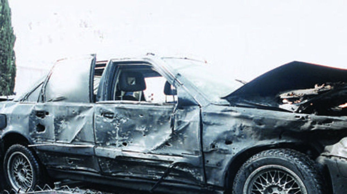 En 1995, José María Aznar sufrió un atentado contra su coche oficial. En la explosión resultaron heridas 16 personas y murió una mujer, Margarita González Mansilla, de 69 años, sepultada bajo los escombros. Quienes perpetraron el atentado fueron los compañeros gudaris de los