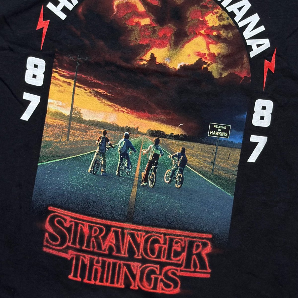 RebornBKK's tweet image. 🏚️ STRANGER THINGS - HAWKINS 008 (BLACK)
งานลิขสิทธิ์แท้ 100% ลายสวย คมชัด ทรงสวยใส่ง่าย ใครหาเสื้อวง/เสื้อซีรีส์คูลๆ อยู่ จัดด่วน!

💰 729 ฿ (ส่งฟรีทั่วไทย)
🔖 Official Merch | Tag: Screen
👕 S M L XL 2XL

📦 พร้อมส่ง | 📸 รูปจริง | 📩 ทัก DM ได้เลยครับ!

#STRANGERTHINGSMERCH