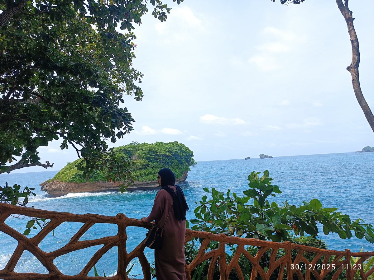 Theyustiars's tweet photo. Pantai Tanjung Penyu nih https://t.co/YK2HccbtUH