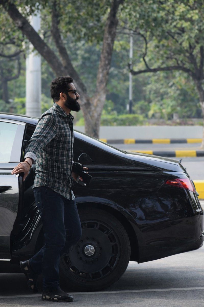 Chala rojula tarvatha tiger nunchi oka manchi look