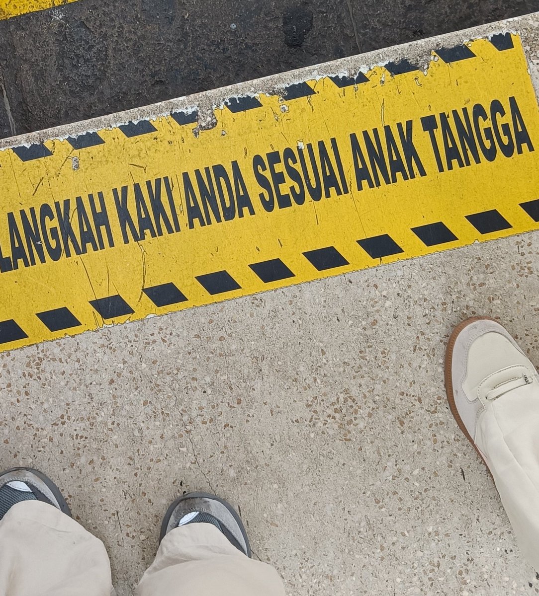SindiCuke's tweet photo. Si kuning belajar naik kereta 🐣🐥 https://t.co/PSk10iQKqp