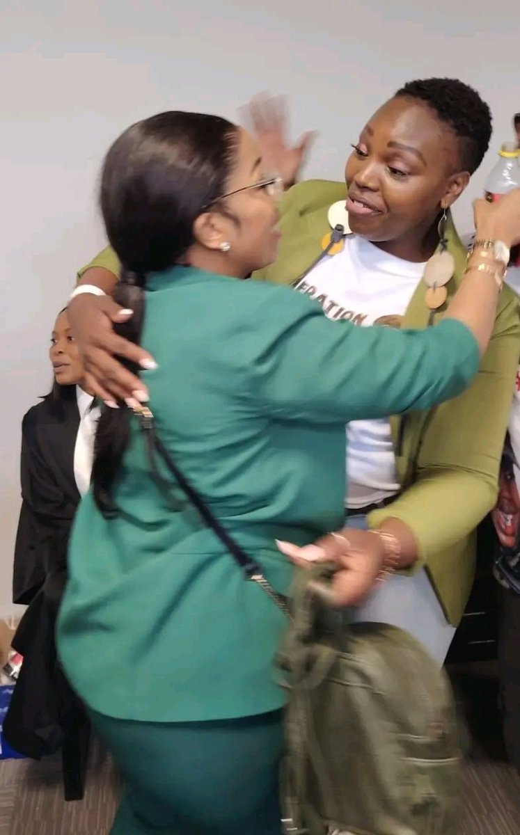 joy_zelda's tweet photo. True South Africans who Love Their Country ❤️ 

Zandile Dabula and Jacinta Ngobese 
Gauteng and KZN is Proud ❤️

Foreigners https://t.co/SSzj48l5Lz