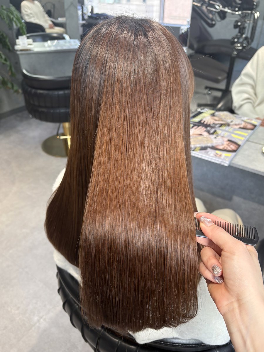 kyanasan_cosme's tweet photo. サイエンスアクアで藤井さん始めしてきた💆🏻‍♀️🫧ツヤがすごい🥹‼️
美髪＝若見えと信じて、今年もヘアケアガチ勢になれるよう精進いたします。

仕上げにつけてもらったOW BYE TORIのヘアバーム、ツヤとまとまりが出つつもサラッと軽い。香りはほんのりで癒しウッディ系。好きになっちゃった。 https://t.co/RN3HwQmmmD