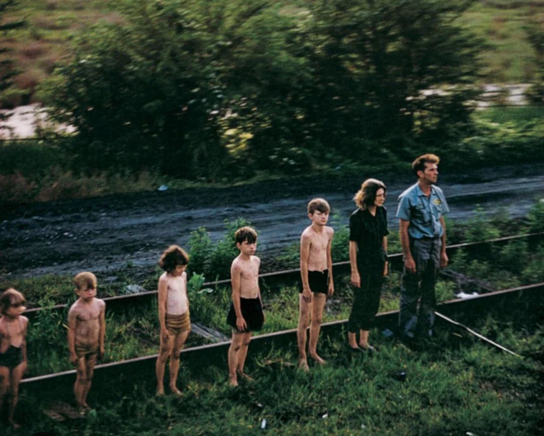 fasc1nate's tweet image. Poor rural family standing at attention for RFK’s funeral train, June 8, 1968.

Images you won’t forget: bit.ly/46yA996