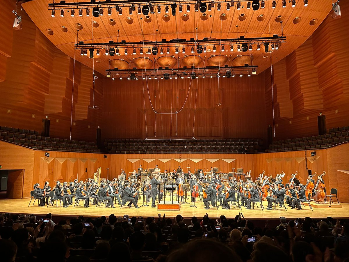 Auguri al Maestro <a href="/RobertoAbbado/">Roberto Abbado</a>, nuovo Direttore Musicale della Korean National Symphony Orchestra! 🎻 Il concerto “Cold Yet Fiery” ha segnato l'avvio di questo percorso 🇮🇹🤝🇰🇷

#DiplomaziaCulturale