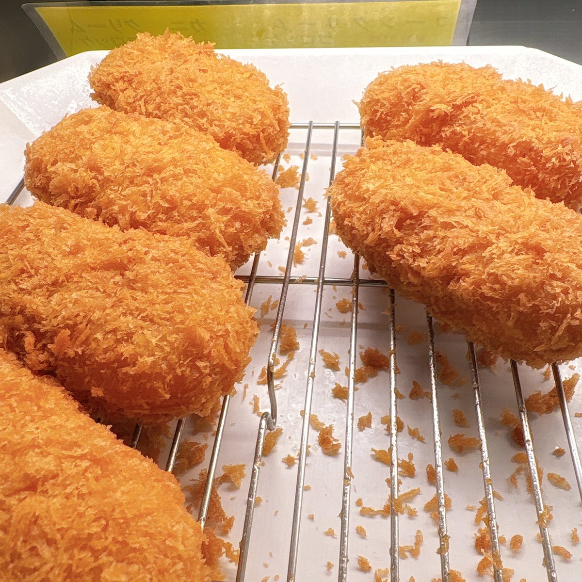 フライ揚がってます❣️☺️
メンチカツ、鶏から揚げ、コロッケ、カニクリームコロッケ、春巻き