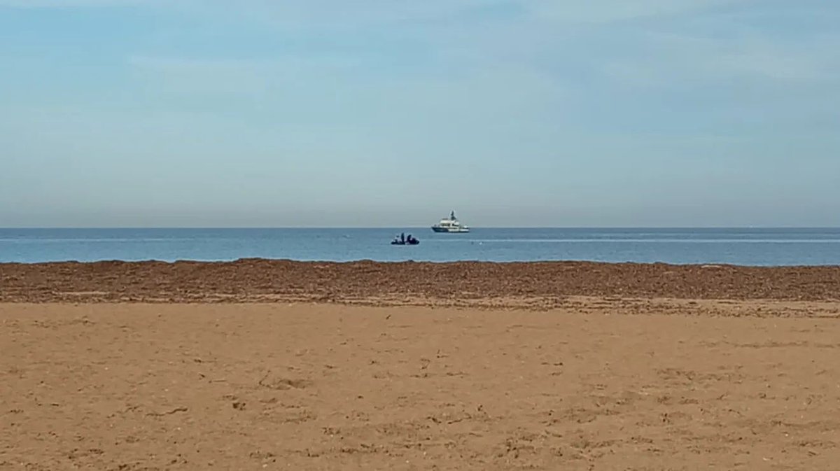 📍 En Dénia, un artefacto explosivo de la Guerra Civil hallado en el mar frente a la playa de Les Albaranes fue neutralizado con una detonación controlada por un dispositivo especializado de seguridad. Operativo sin incidencias.
#jaes #GuardiaCivil 

denia.com/asi-ha-sido-la…
