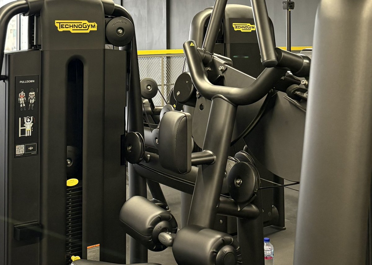 BuiltLikeHero's tweet image. morning like this &amp;gt;