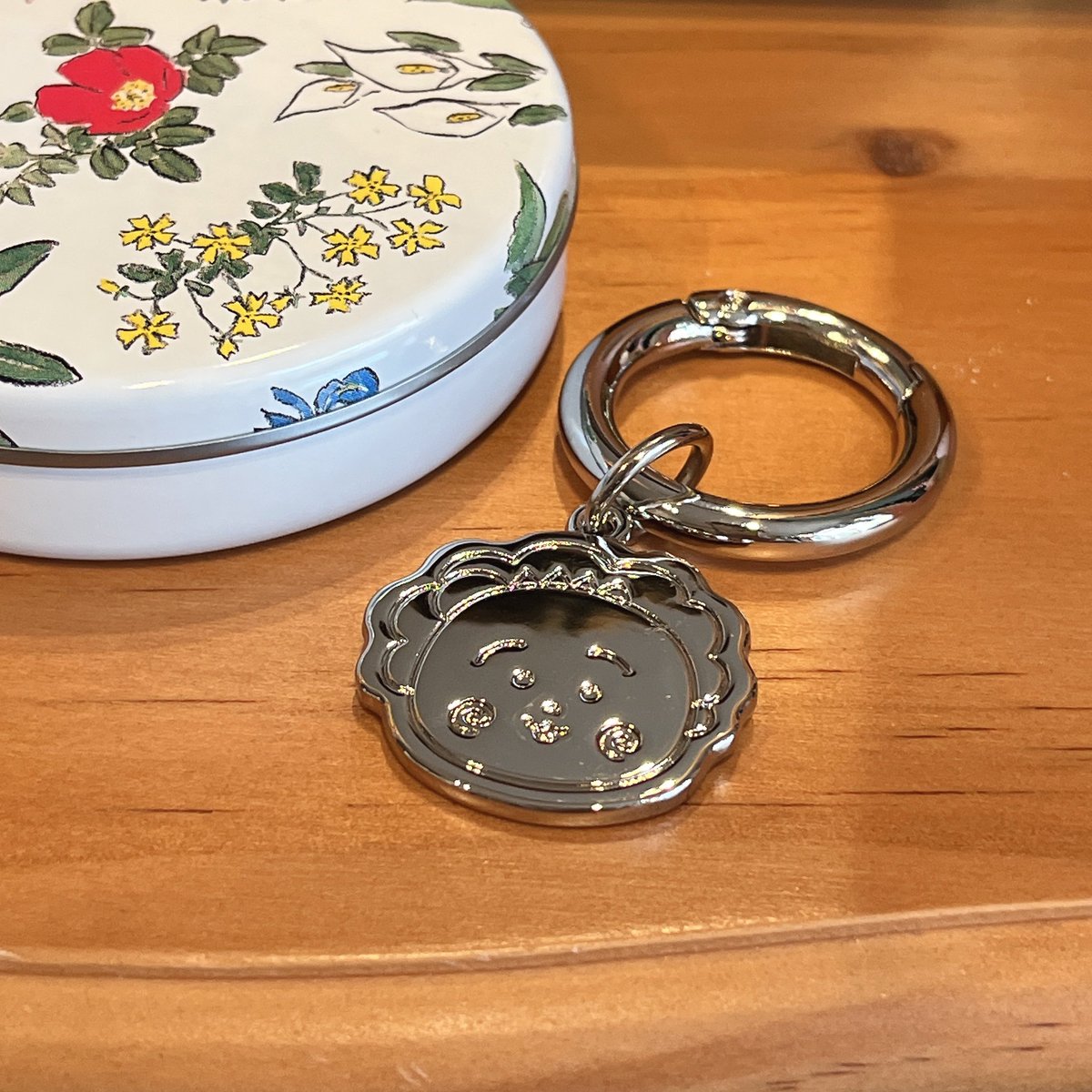 cojimiki's tweet photo. コジコジのもちもちお財布届きました👛💕
いつもなら選ばないシルバーですが
サイズ感やコジコジの刺繍に一目惚れし
追加購入しちゃいました(˶˃ ᵕ ˂˶)♡

付属品のリングチャームは他の用途で使おうと
取り外して保管中です💡

#コジコジ #cojicoji #studioclip https://t.co/gRtrSu7iu8