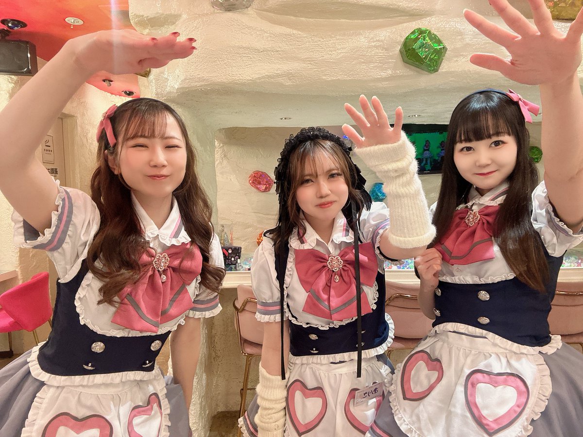 ／
 ハーツ開国しました〜*ଘ(੭*ˊᵕˋ)੭* ੈ✩‧₊˚
＼

今日は2ヶ月ぶりの「いいこの日❗️」笑
ご帰宅お待ちしてます✨

🍀あずにゃん<a href="/HOH_azurinrin/">あずにゃん♡ハートオブハーツ</a> 
🍀なの<a href="/MP_nano_/">なの❄️モンスターパニック</a> 
🍀ありさ<a href="/HOH_arisa/">ありさ@ハートオブハーツ</a> 
🍀ゆあ<a href="/HOH_yua/">ゆあ🤍ハートオブハーツ</a> 

📍東京都千代田区外神田3-1-10 3階

#ハートオブハーツ #秋葉原 #メイドカフェ