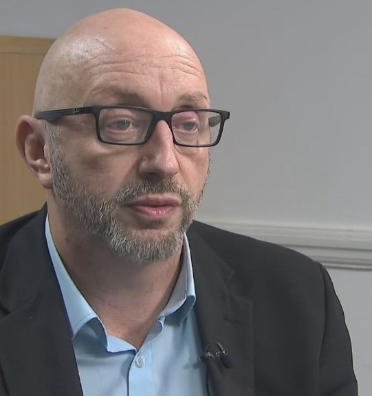 This is David Hinton, CEO of South East Water. About as useful as a lawnmower in a monsoon.

Over 17,000 homes in Kent and Sussex remain without water.

Salary: £400k topped up with a 
£115,000 bonus last year.

The man's a disgrace.
#BBCBreakfast #SouthEastWater
#r4today