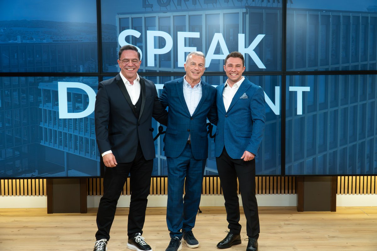 SimonHofer36275's tweet photo. Ein Blick hinter die Kulissen!

Die Vorbereitungen für die 2. Staffel von SPEAK DIFFERENT der Talk laufen auf Hochtouren. 

Gestern hatten wir unseren neuen Moderator, den Wirtschaftsjournalist @retolipp, SA-Group CEO Simon Hofer und SA Group COO und Weltmeister Kai Dahlhaus bei uns im Studio. 

Die 1. Folge der neuen Staffel wird am 6. März 2026 hier auf LinkedIn live ausgestrahlt und ist danach auch auf YouTube verfügbar. 

Wer einmal Live bei uns im Studio1 dabei sein möchte, der kann sich auf unserer Website (Kommentarfeld) eintragen. 

Wir freuen uns auf spannende Gäste und interessante Talks!

Fotos by: Roman Berther