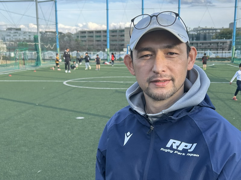 JapanRugbyMinna's tweet photo. 第1弾はコーチとして活躍する #川合レオ さん、
通訳として活躍する #藤田ふみ さんにインタビュー🎤✨

お二人が考えるそれぞれの役割の楽しさなどを教えていただきました😊
ぜひご覧ください‼

川合さん記事💁
https://t.co/bXkYF05OaE
藤田さん記事💁
https://t.co/jHCMt2Eroj

#みんなでラグビー https://t.co/GJ9biZNenK