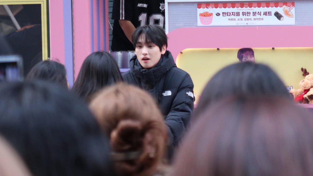 EHOFDi's tweet image. 오빠 보정 안해도 잘생겻어요.. 아랑합니다