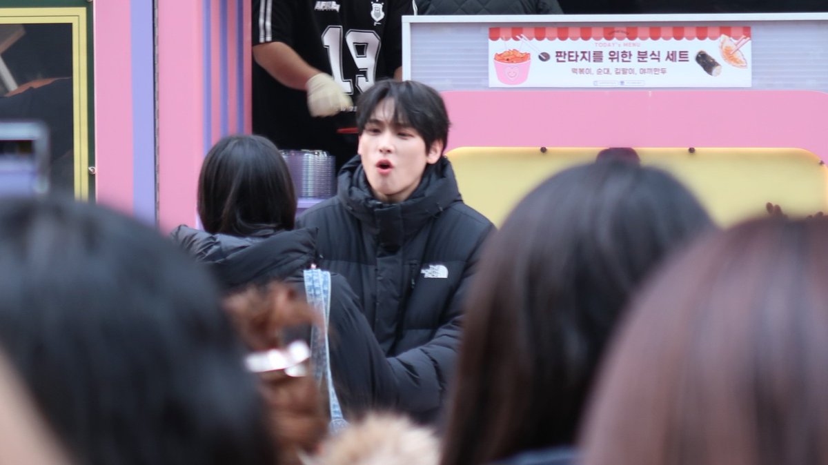 EHOFDi's tweet image. 오빠 보정 안해도 잘생겻어요.. 아랑합니다