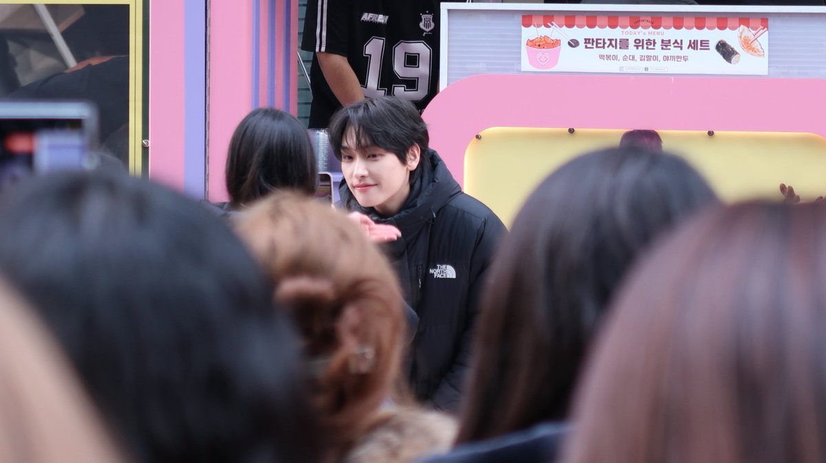 EHOFDi's tweet image. 오빠 보정 안해도 잘생겻어요.. 아랑합니다