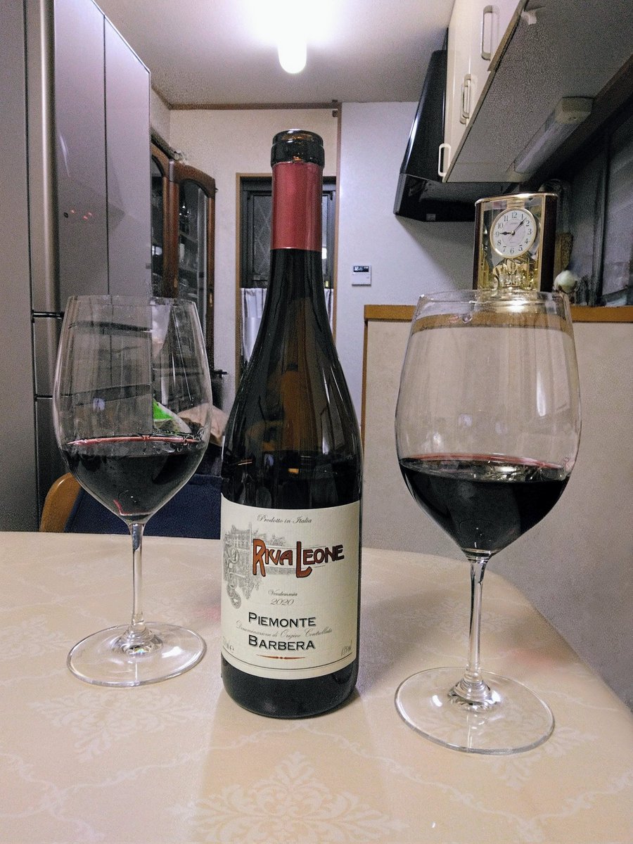 higash_wine's tweet photo. 🍷
酸が高く、後からジューシーさが

🍷リヴァ・レオーネ　バルベーラ 2020
☺モンド・デル・ヴィーノ
🍇バルベーラ
🇮🇹イタリア　ピエモンテ https://t.co/fhr9LpwbQA