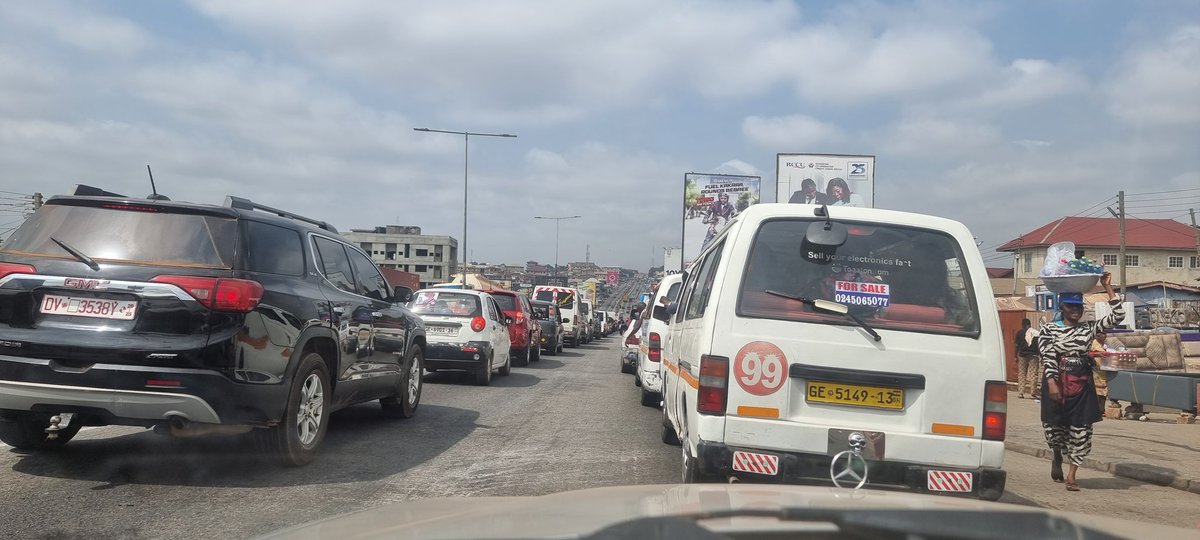 domynych's tweet photo. Trotros people are waiting on are stuck in traffic for hours, creating shortages at loading stations. The transport crisis goes beyond the transport ministry. The road ministry also has a role to play. W/out dedicated lanes, urban transport will remain a crisis, even with busses. https://t.co/TZZcADns28