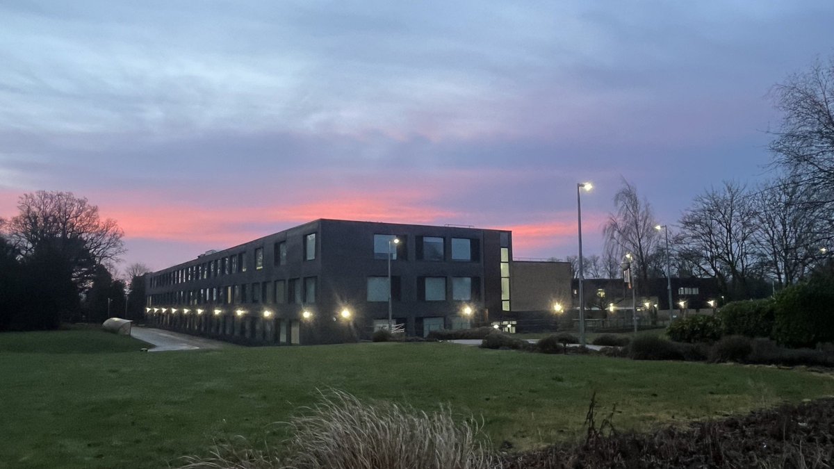 HessleHigh's tweet photo. A lovely pink sky to start the day! https://t.co/xgA55YCnlD