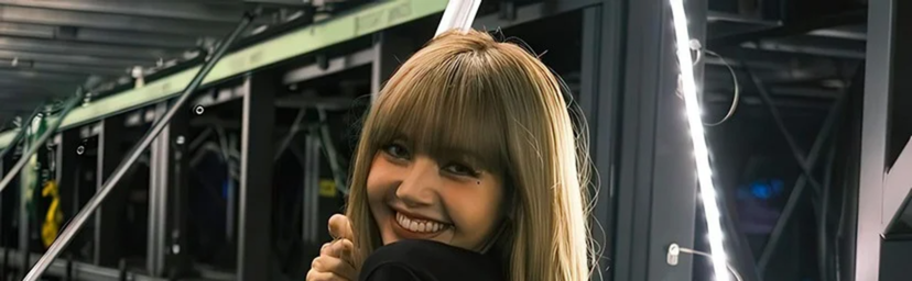 lalisa4K's tweet photo. tap to see lisa vertically.