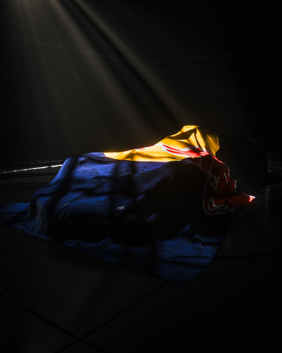 redbullracing's tweet photo. Under wraps 👀

#F1 || #RedBullRacing https://t.co/Sdp0J39DML