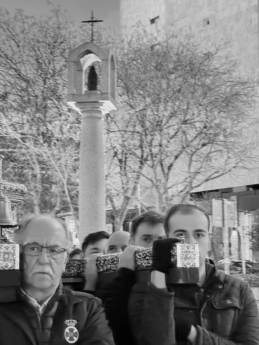El domingo por la tarde tuvimos  el tallaje y primer ensayo de los anderos que está Semana Santa portarán en sus hombros a Nuestro Sagrado Titular.
-En tus manos atadas habita mi confianza.....