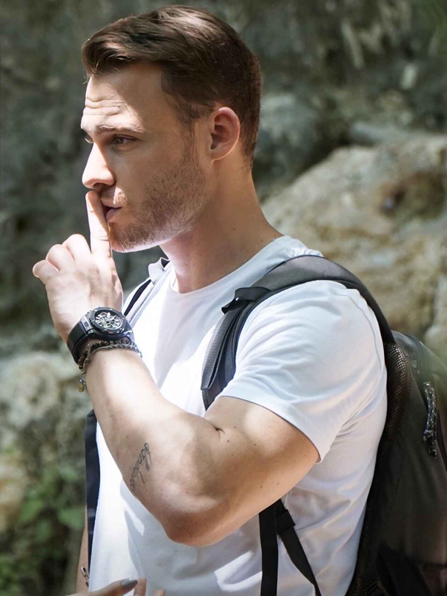 Silencio;
La inteligencia no se manifiesta por tener un determinado nivel de estudios; si no en la capacidad de guardar silencio cuando el ignorante habla.
Buen dia y feliz jueves🤍🤍😘😘❄️❄️
#KeremBürsin