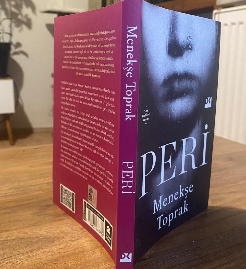 PERİ benden çıktı, bugünden sonra okuruna emanet. 
"Menekşe Toprak, Peri’de zor bir meseleyi yüksek sesle değil, derinlikli ve edebi bir sezgiyle ele alıyor; okuru, suskunluğun en çok konuştuğu yere davet ediyor."