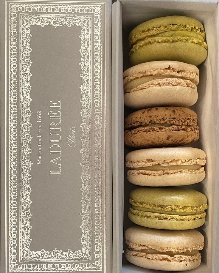 dericogut's tweet image. ㅤ
ㅤ
Inside this bag are some souvenirs and sweet treats for you. Just a few mementos from our trip that we wanted to share with you. We hope you like them! 

With love,
Derico &amp;amp; Kalingga.
ㅤ
ㅤ