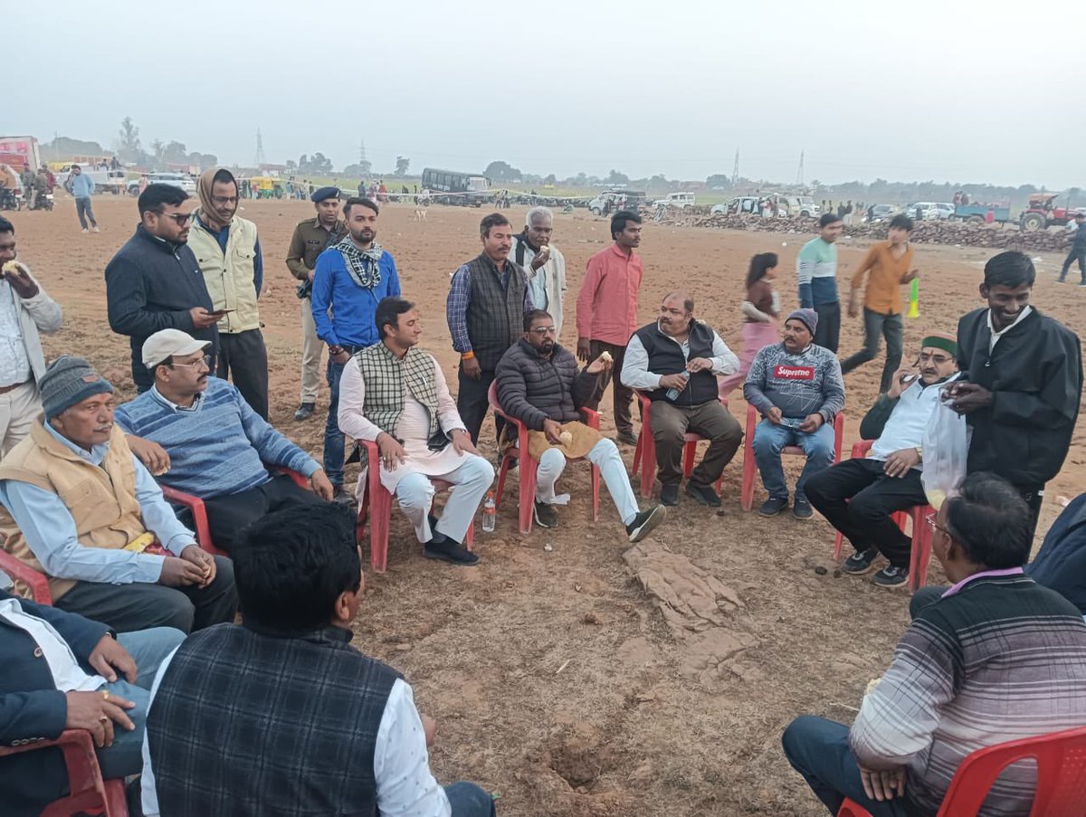 divyarajrewa's tweet image. मकर संक्रांति के पावन अवसर पर हर वर्ष की भांति इस वर्ष भी क्योंटी के ऐतिहासिक मेले में स्थानीय परिवारजनों से साथ तिल के लड्डू का लुत्फ़ उठाया. साथ ही सभी स्थानीय परिवारजनों का कुशलक्षेम जाना और उन्हें खिचड़ी पर्व की शुभकामनाएं प्रेषित की.

#MakarSankranti #Khichadi