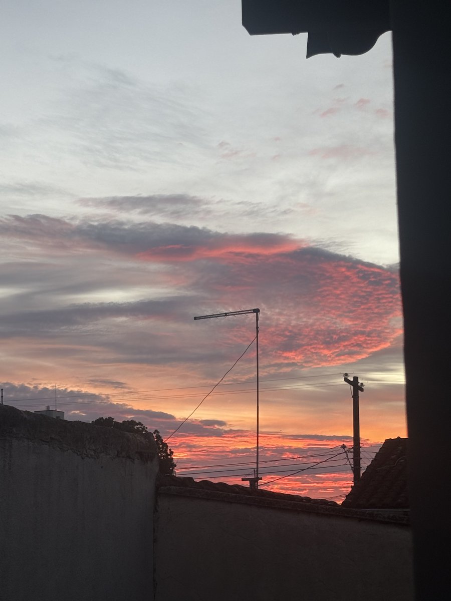 Mas um dia de insônia, hoje pude ver o sol nascer que linda paisagem as 5:25 da manhã