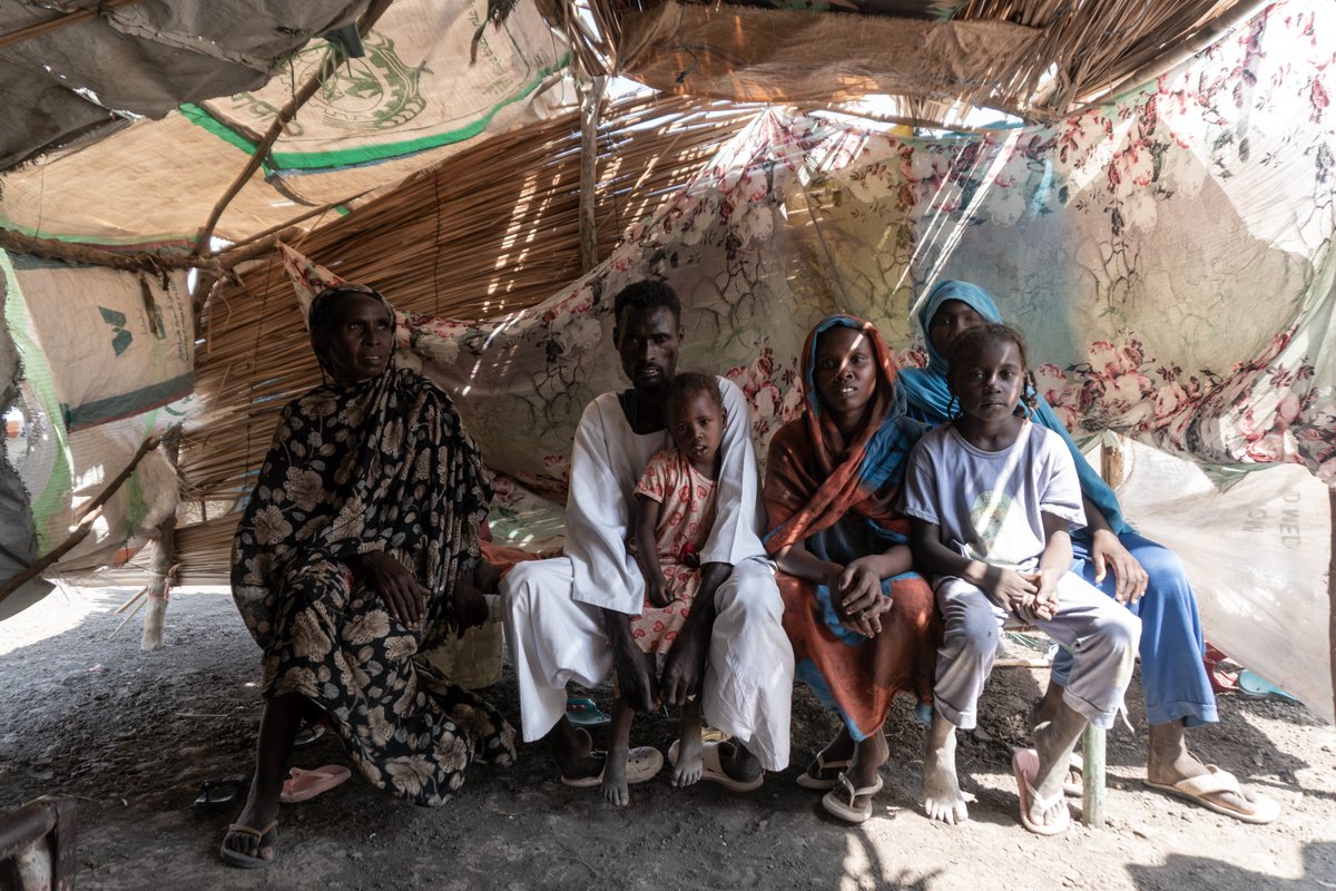 UNHCRinSudan's tweet image. New waves of people fleeing #Kordofan &amp;amp; #Darfur are arriving every day in White Nile State.

More than 17,000 arrived with nothing after weeks of walking.

They speak of horrors no one should endure. No one should have to live this. 

They need support - and they need peace.
