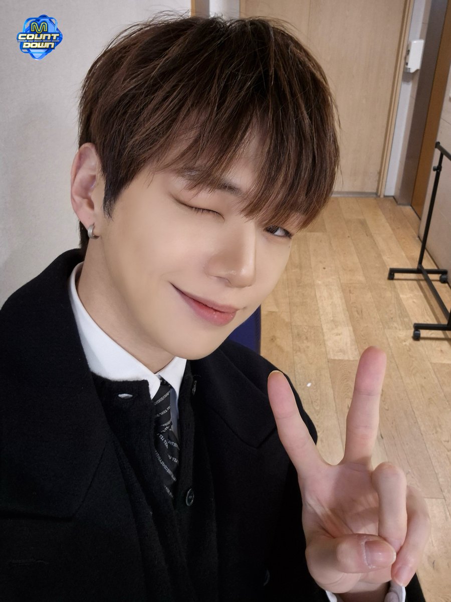 MnetMcountdown's tweet image. 아름다운 강다니엘 사진을 볼 수 있다는 건 상위 1%의 삶
기분이 안 좋을 땐 우리 강다니엘을 보자
삶을 살아갈 수 있는 이유가 생김

오늘도 멋짐이 일을 너무 잘함
멋짐아 칭찬해요 💗

#강다니엘
#엠카운트다운 #MCOUNTDOWN