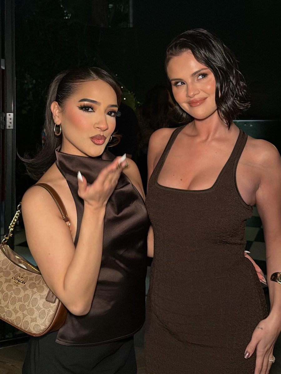 WorldwideSelG's tweet image. Selena Gomez at a Rare Beauty event