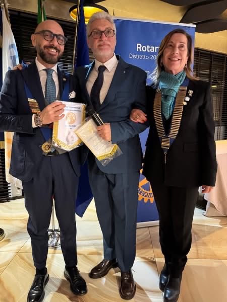 Il Governatore Adriana Muscas ha fatto visita ufficiale al Rotary Club Foro Italico, presieduto da Antonio Bernardo.
#RotaryForoItalico #Distretto2080 #AdrianaMuscas #AntonioBernardo #ServiceAboveSelf #RotaryInternational #UnitiPerFareDelBene #AnnodelNoi