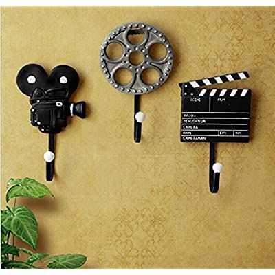 dericogut's tweet image. Selamat ulang tahun Rand @membiroe walaupun telat sebulan.
Bukan lupa, cuma waktunya yang nyasar. Selamat menikmati, dan tolong izinkan kami mau request pilem...🙏🏻