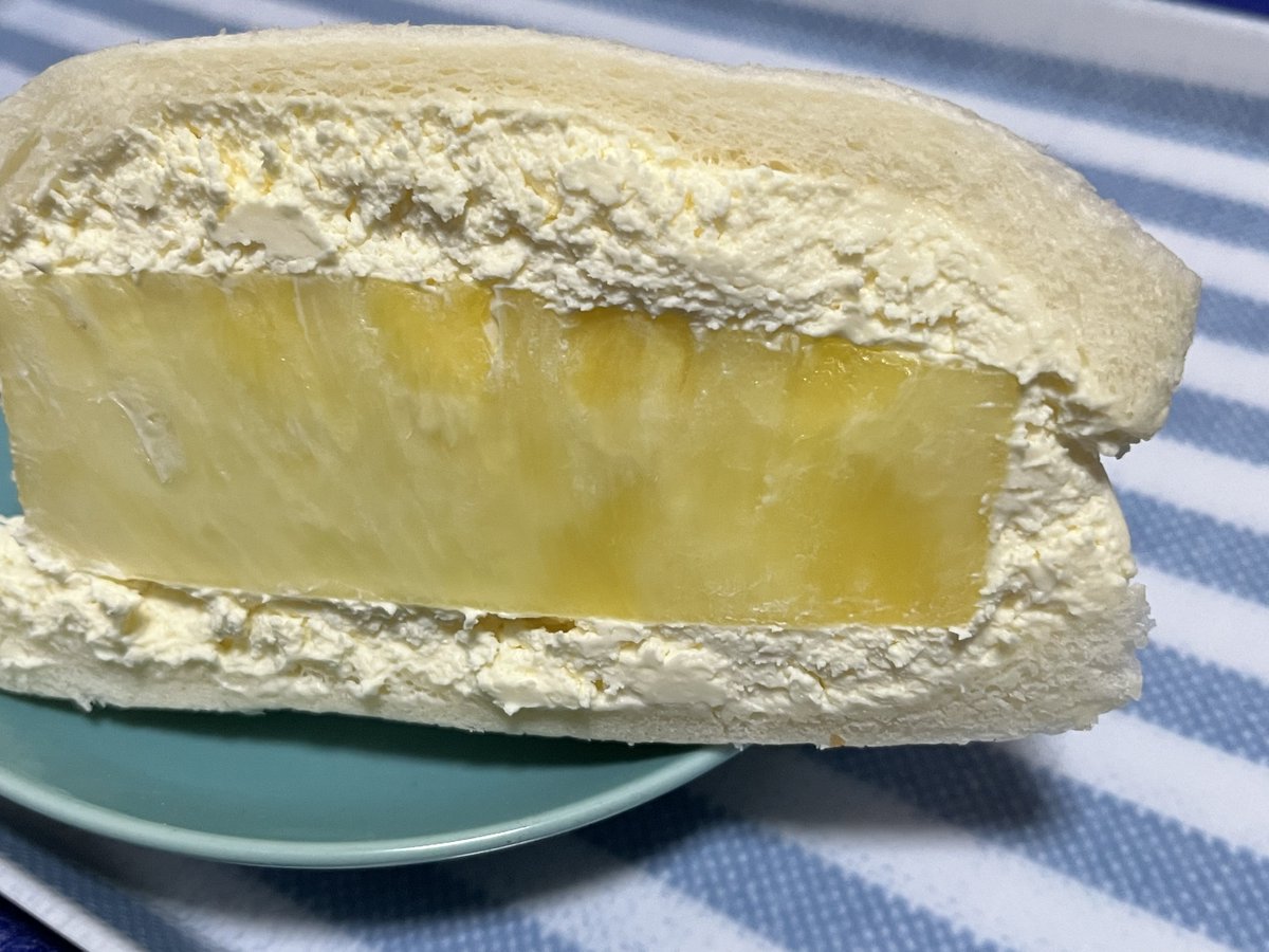 solver0104's tweet image. 馬鹿みたいなサンド頂いた🍍