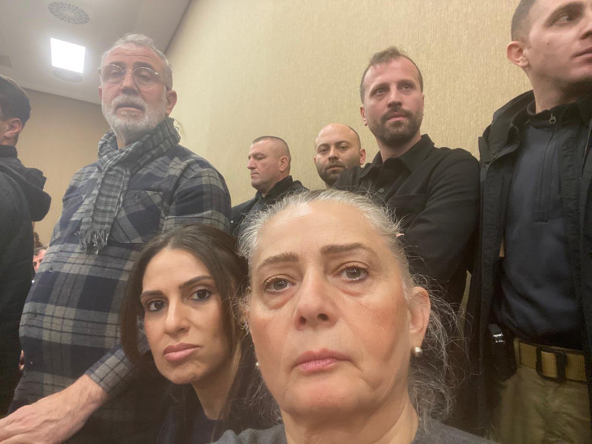 SibelSuicmez's tweet image. Cumhurbaşkanı Adayımız Sn. Ekrem İmamoğlu'nun üniversite diplomasının iptaline karşı açılan dava için Silivri'deyiz.

Sandıkta bükemedikleri bileği, mahkeme salonlarında bükmeye çalışıyorlar. Egemenlik kayıtsız şartsız milletindir ve biz bu iradeye sonuna kadar sahip çıkacağız.…