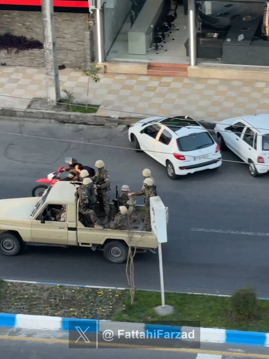 FattahiFarzad's tweet image. تردد نیروهای نظامی مسلح در #شهسوار

٢١ دی ١۴٠۴