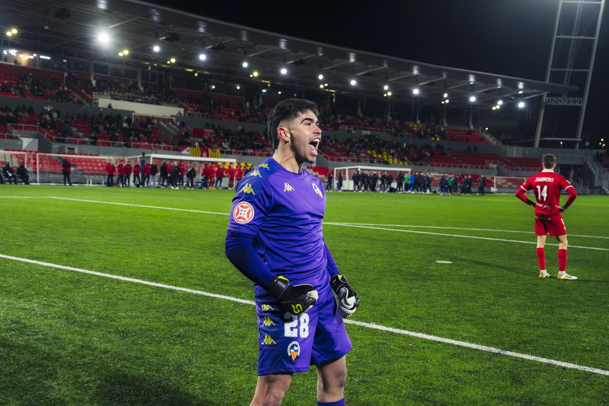 CESabadell's tweet photo. 🧤 Els habituals d’Olímpia ja el coneixeu, però ahir Oriol Ciurans va debutar en partit oficial amb el primer equip

🔐 Seguretat sota pals forjada al @FutBaseCES https://t.co/EvB2j4vbOW