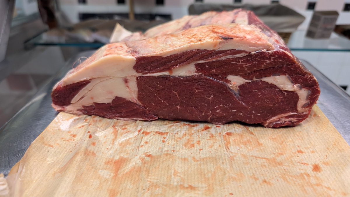LuptonButchers's tweet photo. We ♥️ Sirloin and Ribeye but they both bring something different to the plate.
RIBEYE - RICH, JUICY, FULL FLAVOUR 
SIRLOIN- LEANER, TENDER, CLASSIC 

Which one is your favourite?

#luptonbutchers
#glasgow #butcher #Scottish #beef https://t.co/bgKzQmhgYG