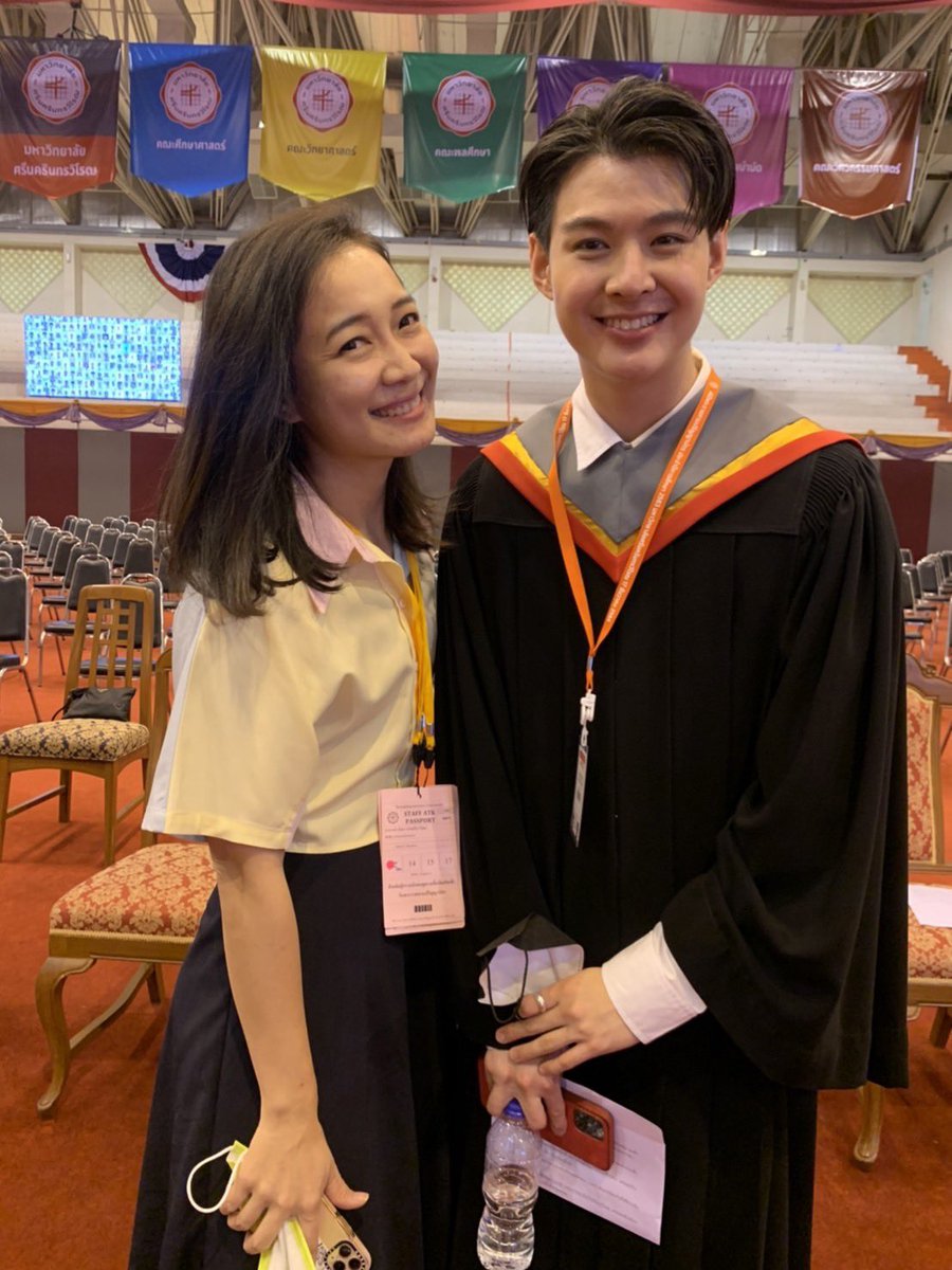 namnoon's tweet image. โท - ตรี - นิสิต
รอเรียนต่อปริญญาเอกนะ 

ยินดีด้วยมากๆเลย เซ้นต์ 
@Saint_sup #saint_sup
 #เซ้นต์จบปริญญาโทแล้วครับ