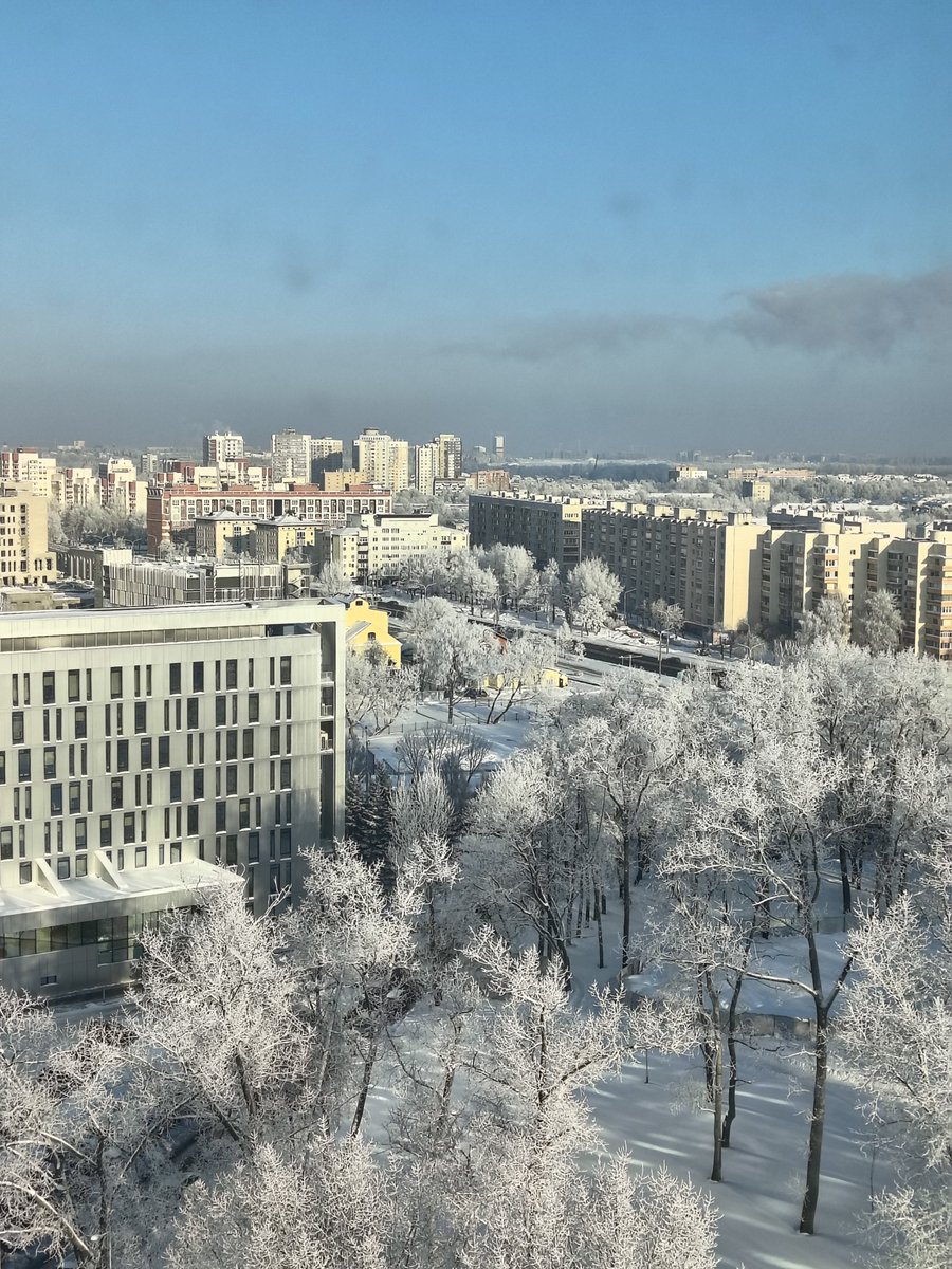 Nyarekanderu's tweet image. Красивый вид у меня из гостиницы. Надо придумать, куда пойти сегодня.