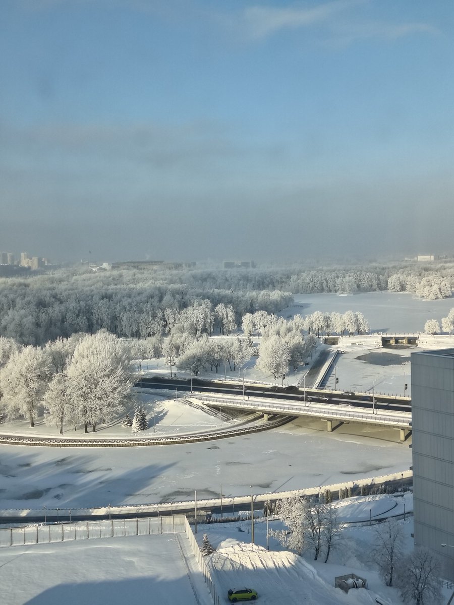 Nyarekanderu's tweet image. Красивый вид у меня из гостиницы. Надо придумать, куда пойти сегодня.