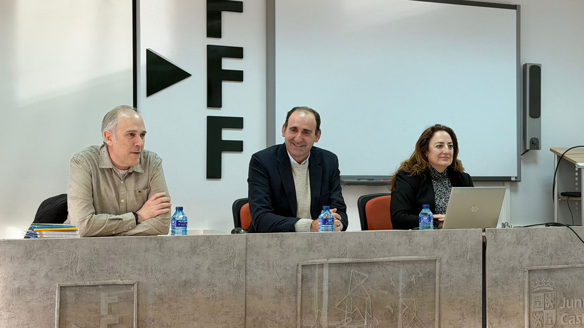 Encuentro de directores de los #CFIE en el CSFP de Soria para reflexionar, compartir experiencias y seguir impulsando la innovación en la formación docente. 🚀 
Grascias al CSFP por la acogida.
#Educación #FormaciónDocente #InnovaciónEducativa <a href="/educacyl/">Educación JCyL</a> <a href="/fjmagdafuente/">Javier Magdaleno</a>