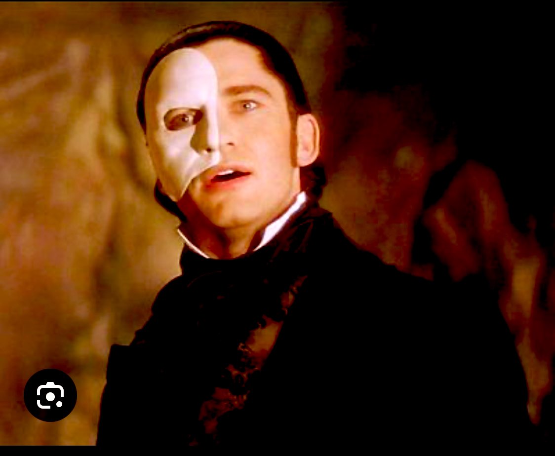 私の中の顔面つよつよ俳優は、映画オペラ座の怪人のジェラルド・バトラー。
幼少期から見守ってきた大好きなファントム（マンハッタンの怪人からの妄想）がこんなイケメンになるなんて！って本当にびっくりした。懐かし。