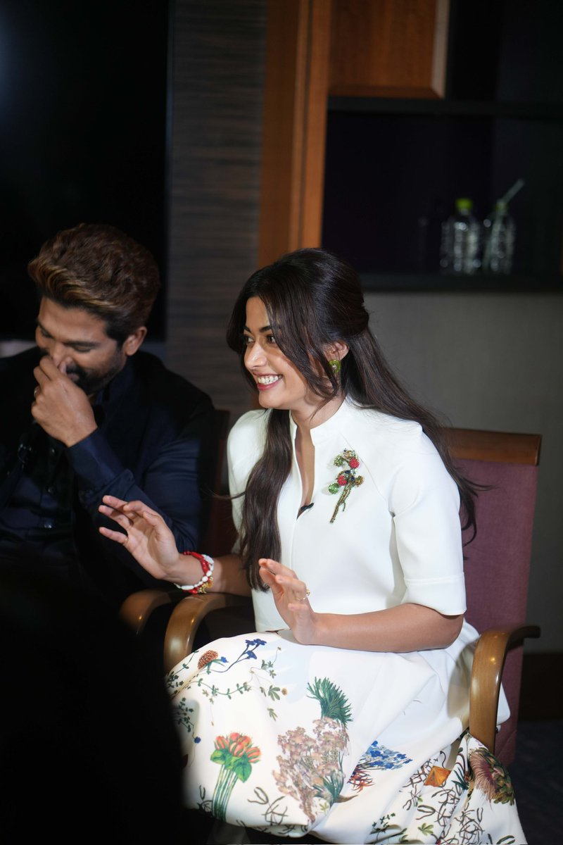 PushpaMovie's tweet image. Icon Star @alluarjun is giving B2B interviews to the Japanese media marking the release of #Pushpa2TheRule ❤‍🔥 

Grand release in Japan on January 16th 💥💥

#Pushpa2
#WildFirePushpa
#Pushpa2InJapan #PushpaKunrin

Icon Star @alluarjun @iamRashmika @aryasukku #FahadhFaasil…