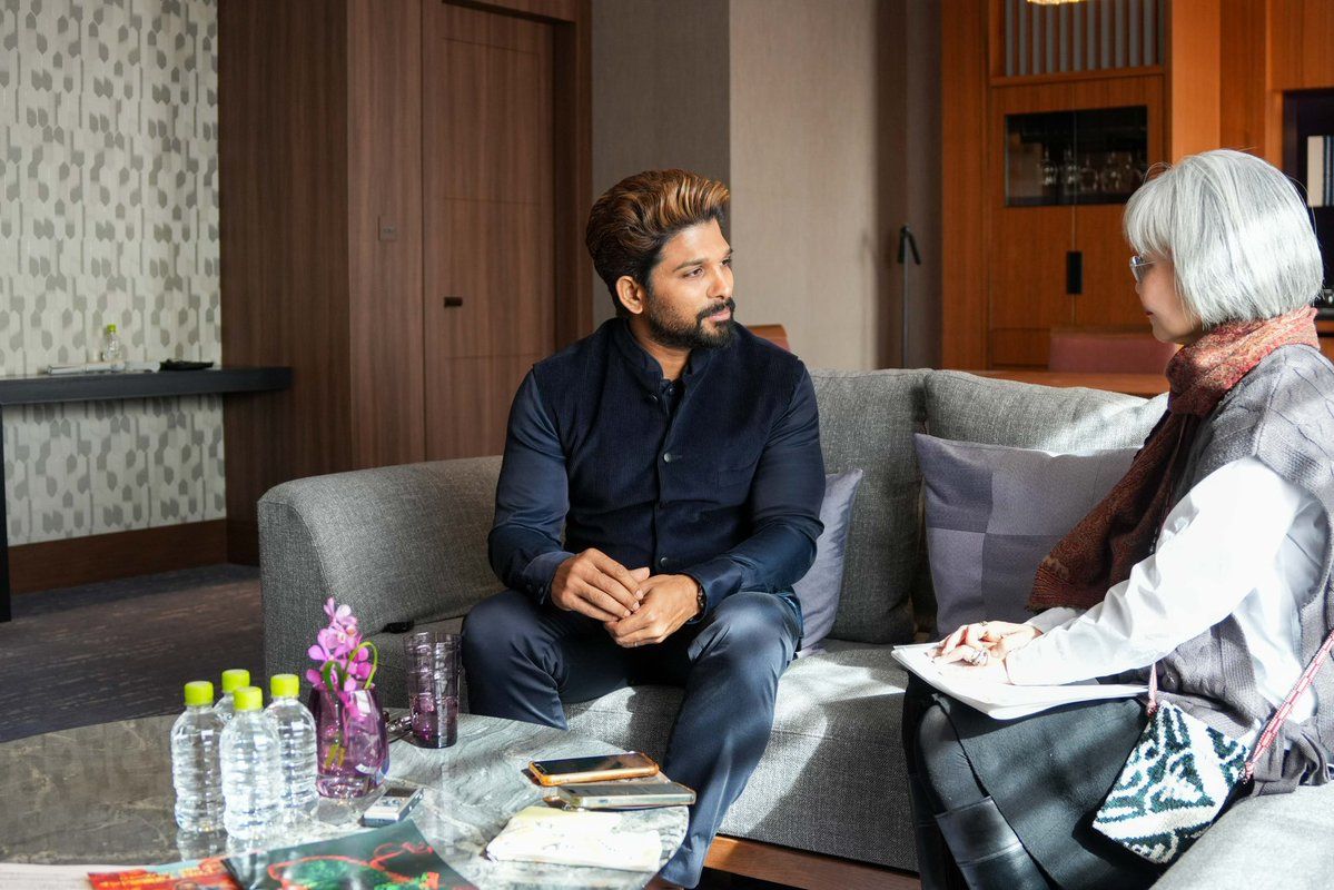 PushpaMovie's tweet image. Icon Star @alluarjun is giving B2B interviews to the Japanese media marking the release of #Pushpa2TheRule ❤‍🔥 

Grand release in Japan on January 16th 💥💥

#Pushpa2
#WildFirePushpa
#Pushpa2InJapan #PushpaKunrin

Icon Star @alluarjun @iamRashmika @aryasukku #FahadhFaasil…